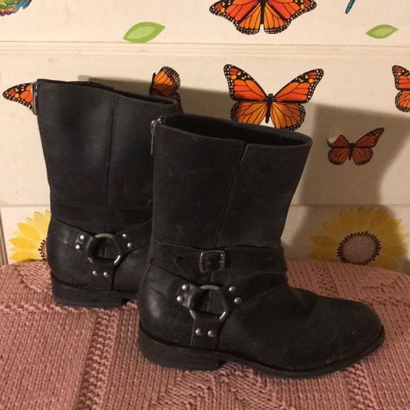 🔹Distressed authentic Frye boots🔹 - Picture 2 of 6